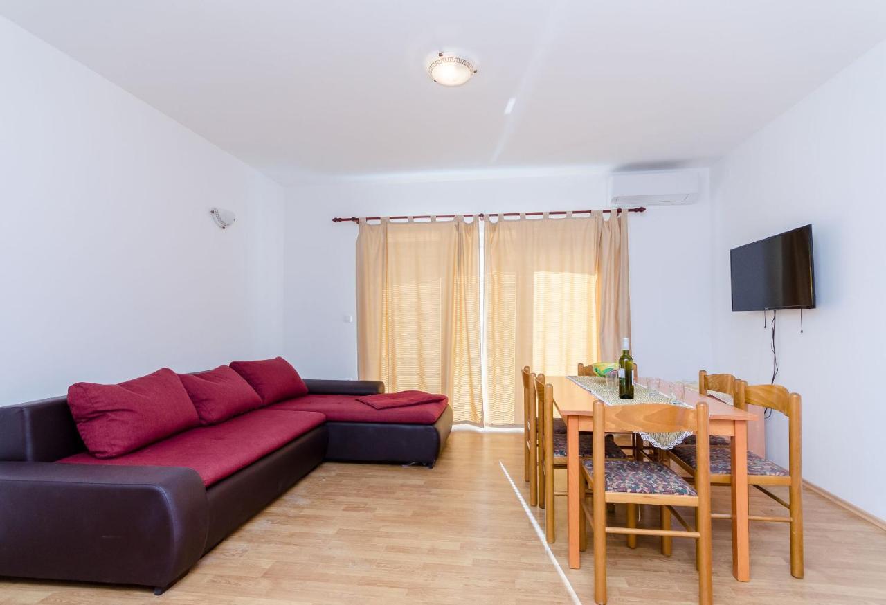 Apartments Alex Lopar Buitenkant foto