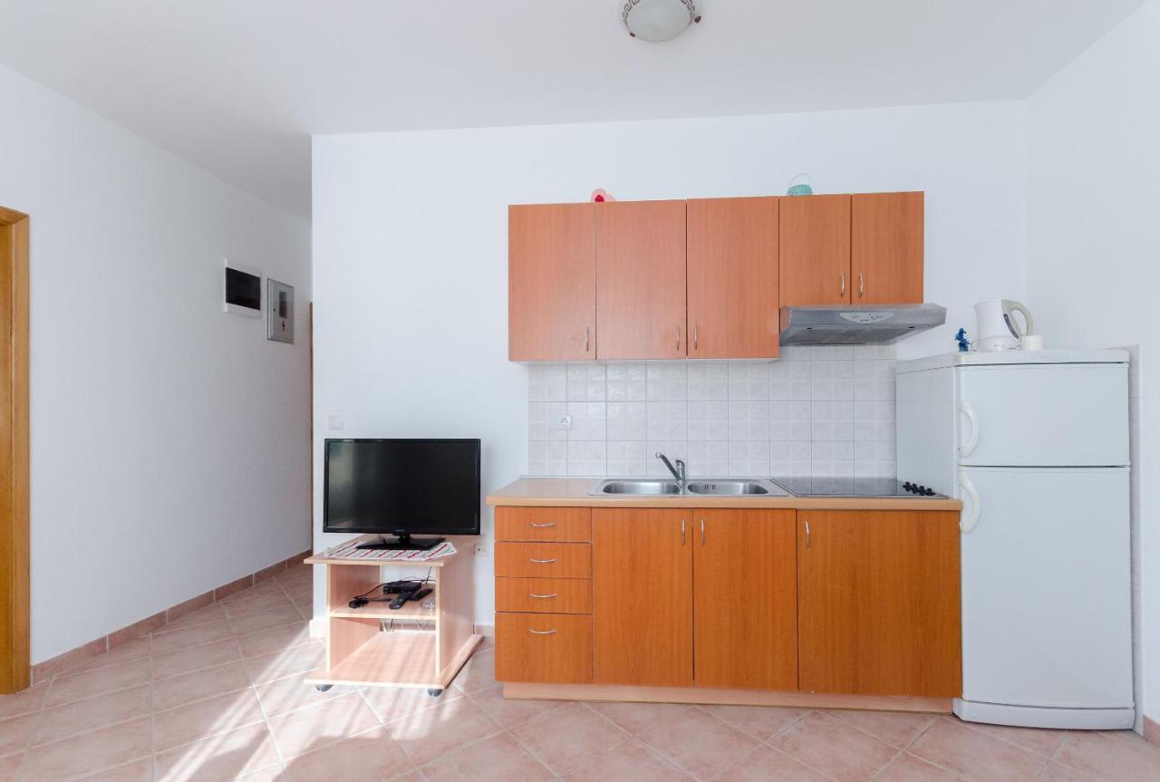 Apartments Alex Lopar Buitenkant foto