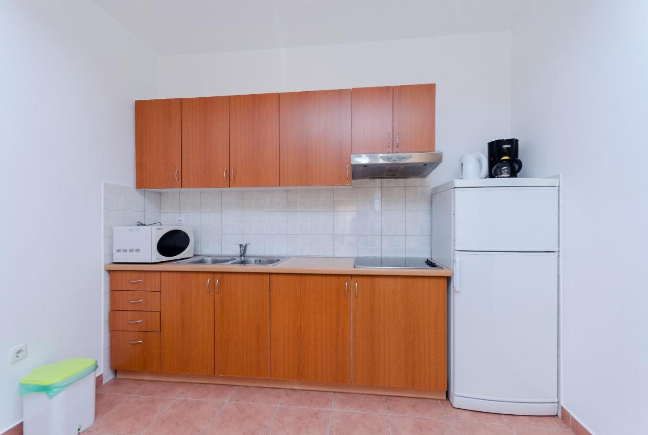 Apartments Alex Lopar Buitenkant foto